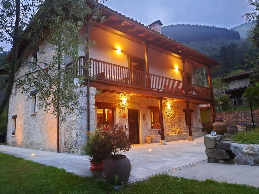 El Papu Colorau Villa Cangas de Onis Exterior photo
